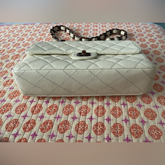 CHANEL Caviar Leather Wooden CC Quilted Classic Flap Medium Wood Chain Bag - Picture 3 of 12